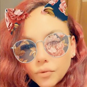 Meet your Posher, April